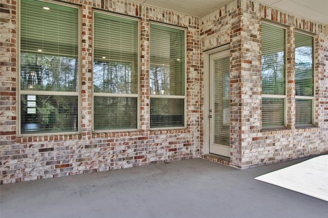 256 Sky Top Drive, Montgomery, TX 77316