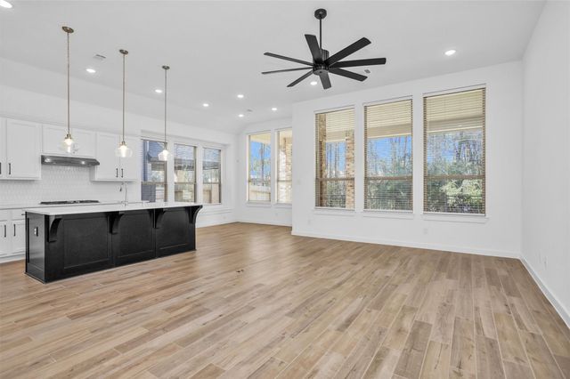 256 Sky Top Drive, Montgomery, TX 77316