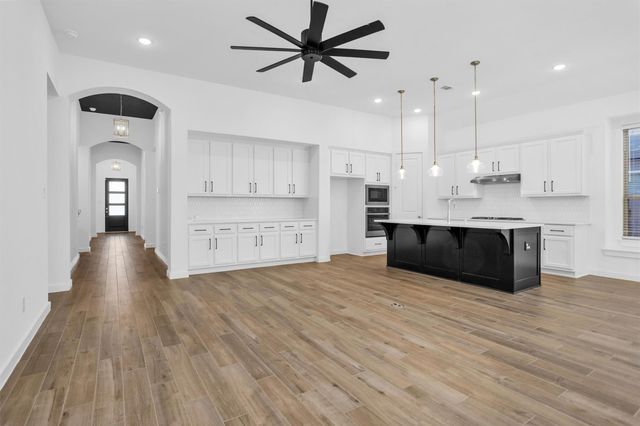 256 Sky Top Drive, Montgomery, TX 77316