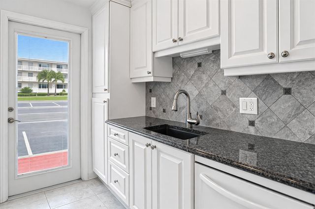130 Doolen Court 108, North Palm Beach, FL 33408