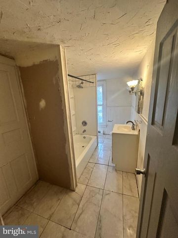 306 S QUEEN ST, York, PA 17403