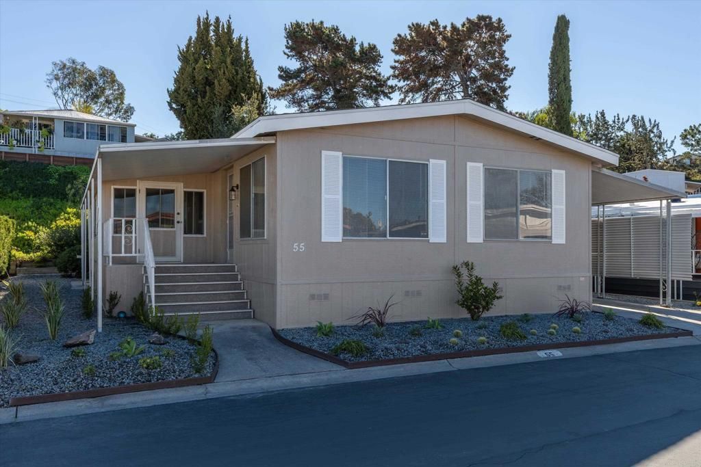 Image 2 of property listing at 2130 Sunset Drive 55, Vista, CA 92081