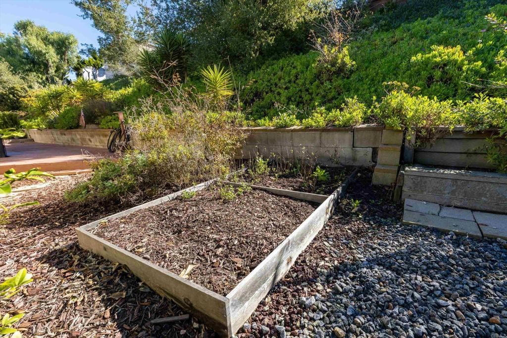 Image 25 of property listing at 2130 Sunset Drive 55, Vista, CA 92081