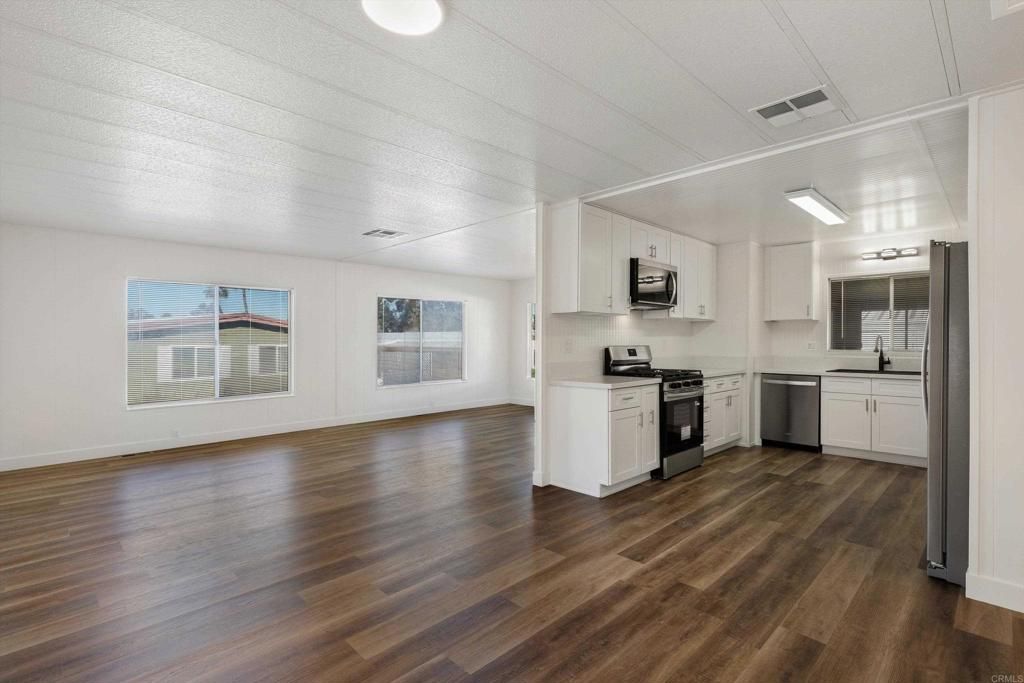 Image 4 of property listing at 2130 Sunset Drive 55, Vista, CA 92081