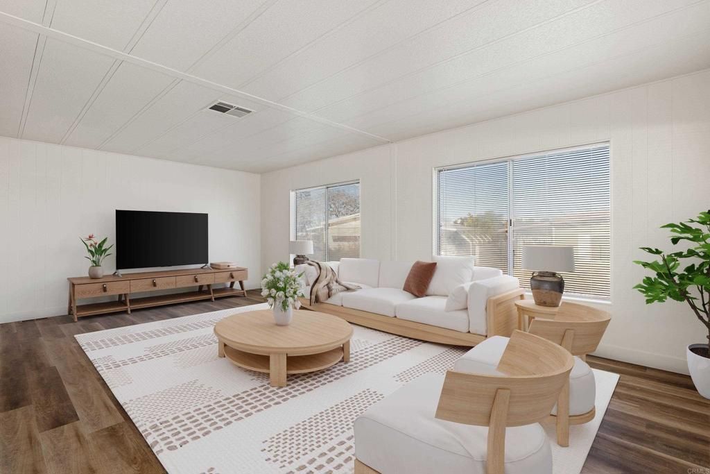 Image 5 of property listing at 2130 Sunset Drive 55, Vista, CA 92081