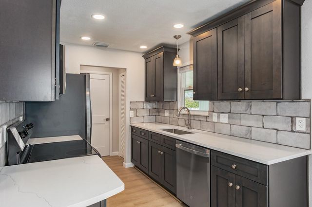 4228 37TH AVENUE N, St Petersburg, FL 33713