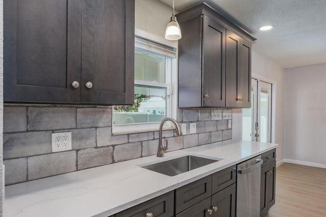 4228 37TH AVENUE N, St Petersburg, FL 33713