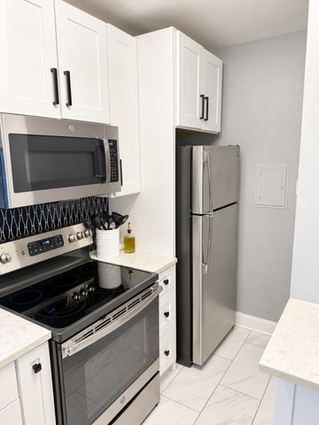 777 N Michigan Avenue 3102, Chicago, IL 60611