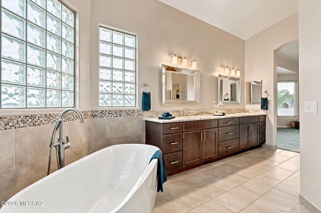13151 N Pioneer Way, Oro Valley, AZ 85755