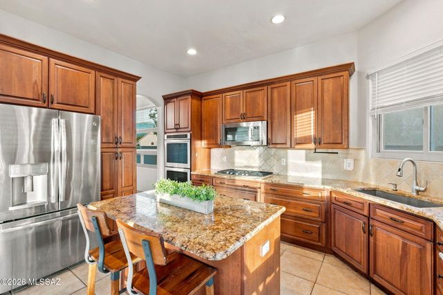 13151 N Pioneer Way, Oro Valley, AZ 85755