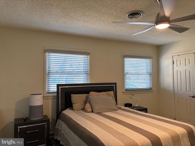 18 MEDITERRANEAN CT, Barnegat, NJ 08005