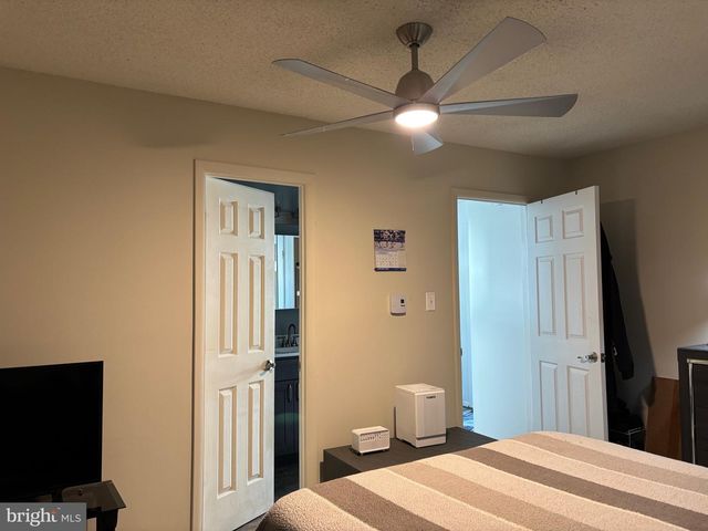 18 MEDITERRANEAN CT, Barnegat, NJ 08005