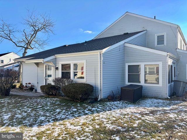 18 MEDITERRANEAN CT, Barnegat, NJ 08005