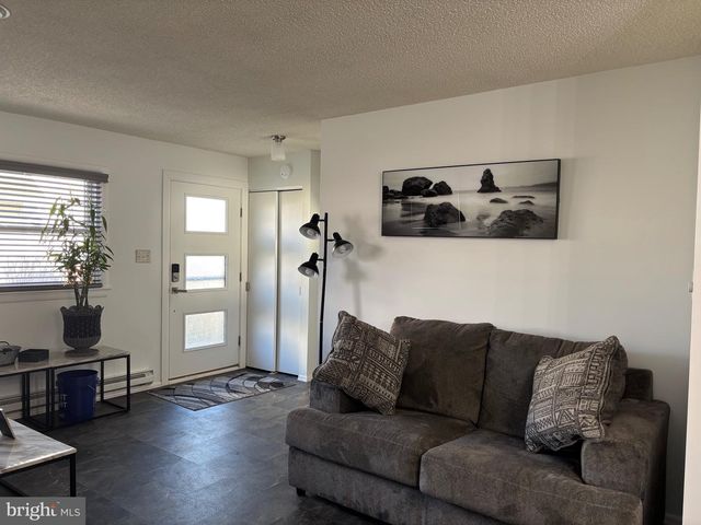 18 MEDITERRANEAN CT, Barnegat, NJ 08005