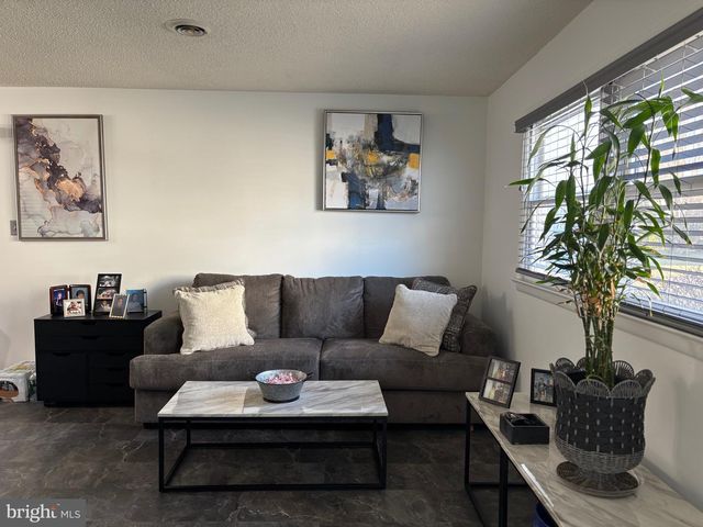 18 MEDITERRANEAN CT, Barnegat, NJ 08005