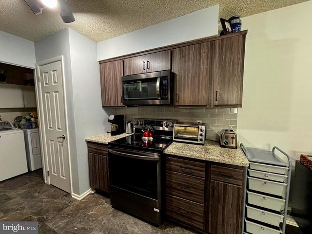 18 MEDITERRANEAN CT, Barnegat, NJ 08005