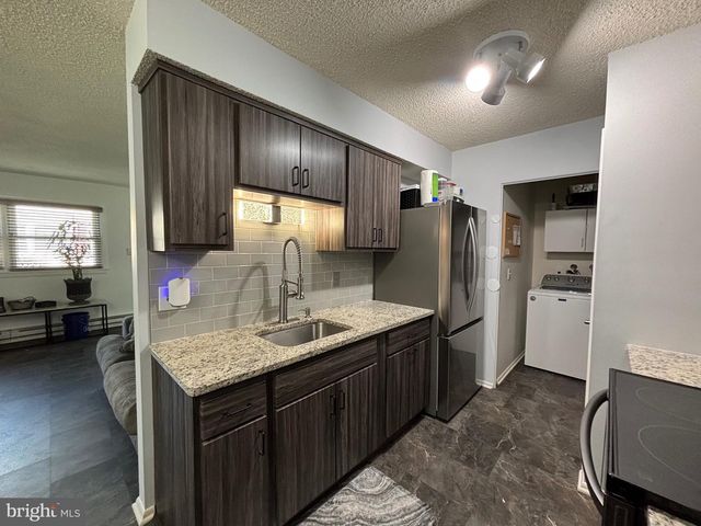 18 MEDITERRANEAN CT, Barnegat, NJ 08005