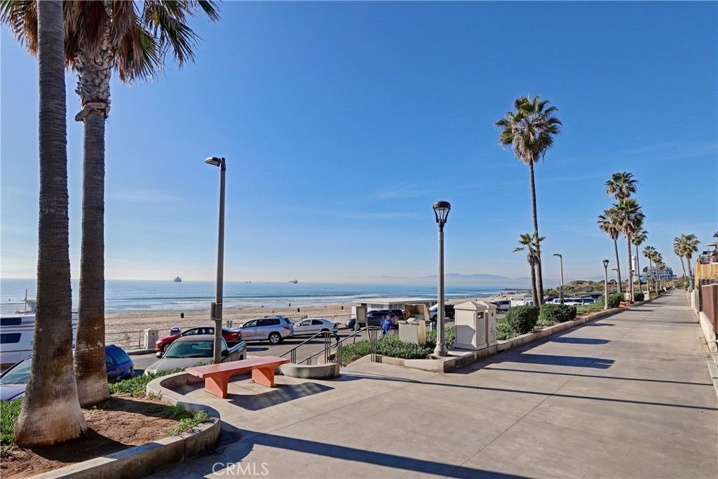 Image 11 of property listing at 4117 Ocean Drive, Manhattan Beach, CA 90266
