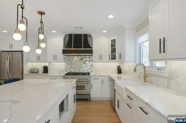 676 Ridgewood Road, Oradell, NJ 07649