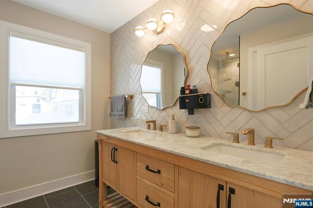 676 Ridgewood Road, Oradell, NJ 07649