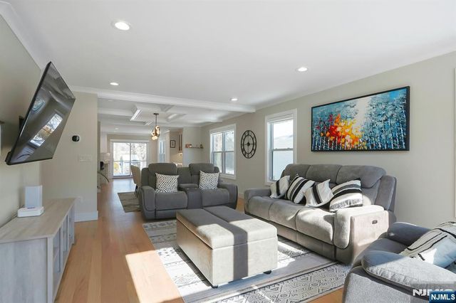 676 Ridgewood Road, Oradell, NJ 07649