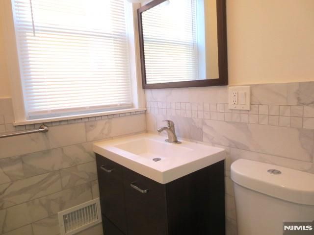 13 Columbia Terrace, Edgewater, NJ 07020