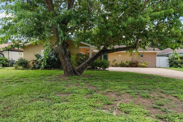 12811 LAKE DRIVE, Largo, FL 33774