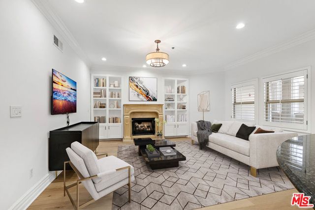 850 N Croft Avenue 303, Los Angeles, CA 90069