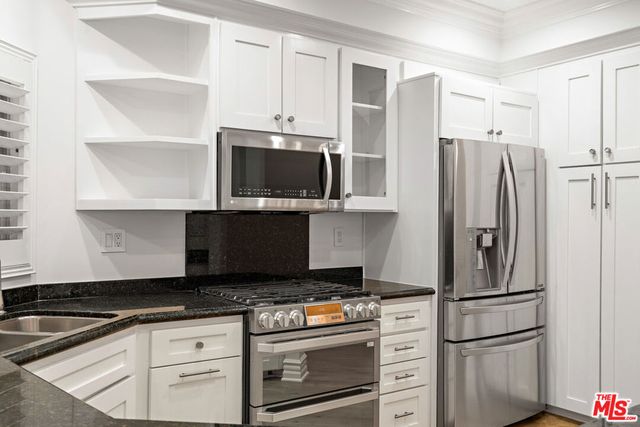 850 N Croft Avenue 303, Los Angeles, CA 90069