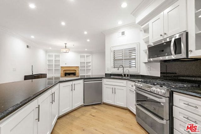 850 N Croft Avenue 303, Los Angeles, CA 90069