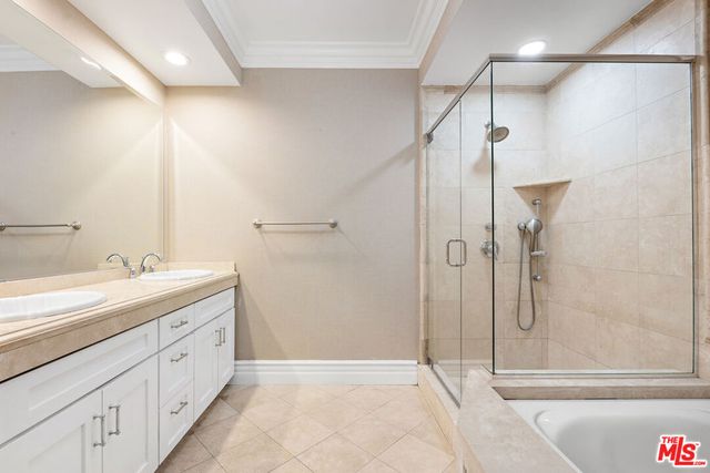 850 N Croft Avenue 303, Los Angeles, CA 90069