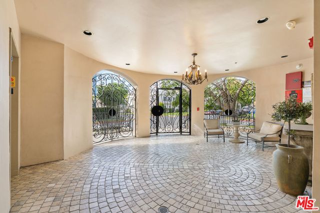 850 N Croft Avenue 303, Los Angeles, CA 90069