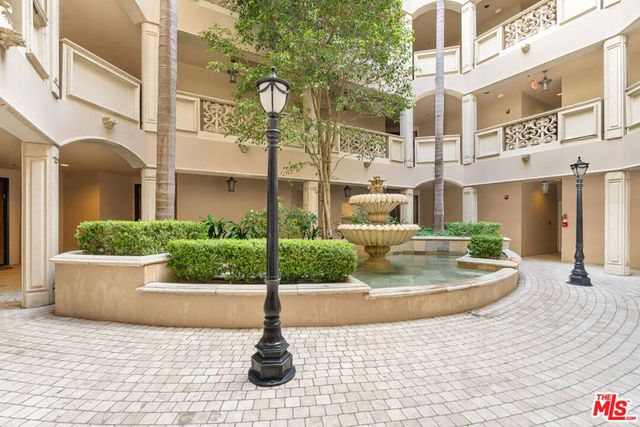 850 N Croft Avenue 303, Los Angeles, CA 90069