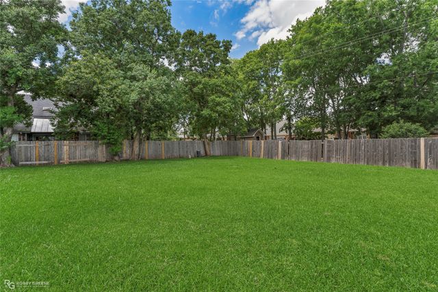 561 Northpark Drive, Bossier City, LA 71111