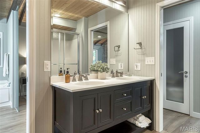 1716 Sonnenblick Drive, Innsbrook, MO 63390