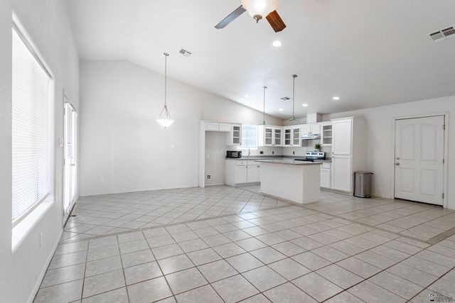 1910 E Los Olivos Dr, San Luis, AZ 85336