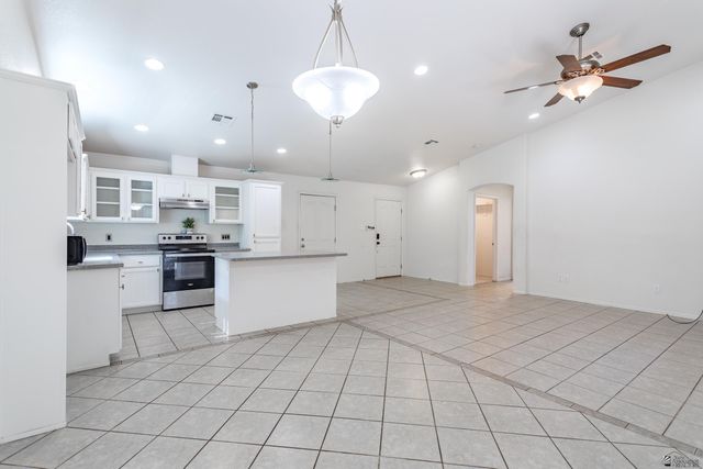 1910 E Los Olivos Dr, San Luis, AZ 85336