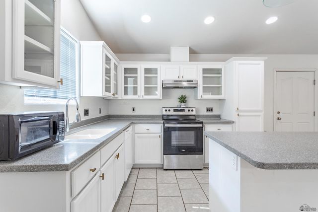 1910 E Los Olivos Dr, San Luis, AZ 85336