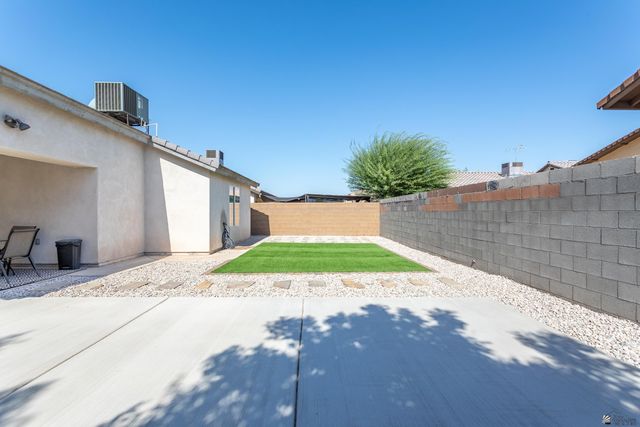 1910 E Los Olivos Dr, San Luis, AZ 85336