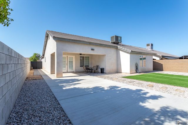 1910 E Los Olivos Dr, San Luis, AZ 85336