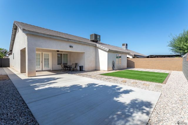 1910 E Los Olivos Dr, San Luis, AZ 85336