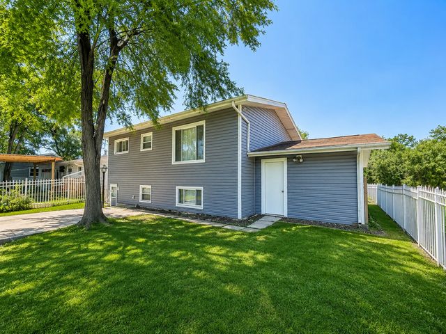 1241 S Elmwood Avenue, Waukegan, IL 60085