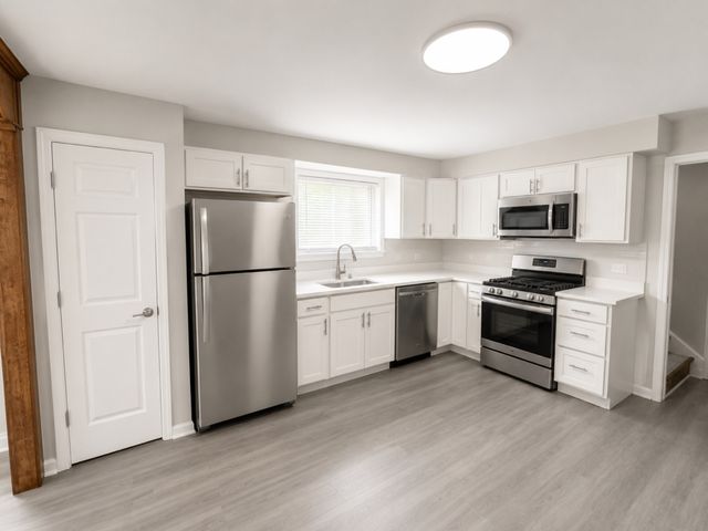 1241 S Elmwood Avenue, Waukegan, IL 60085