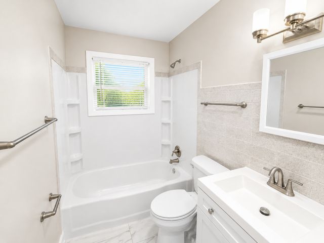 1241 S Elmwood Avenue, Waukegan, IL 60085