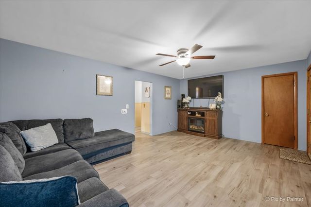 115 S Du Bois Avenue, Elgin, IL 60123