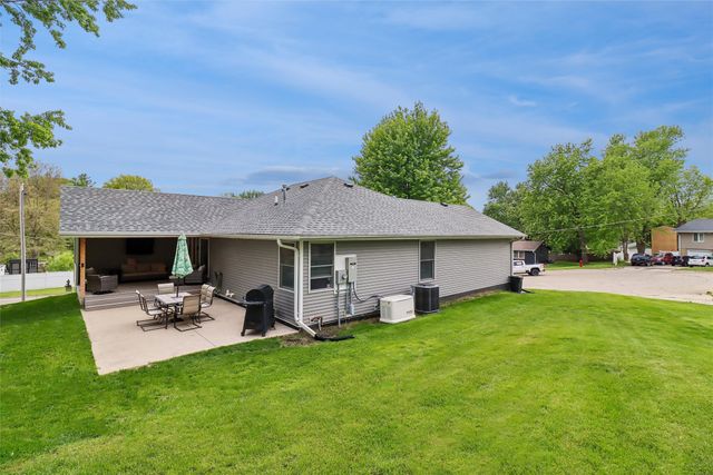216 W 13th Street S, Newton, IA 50208