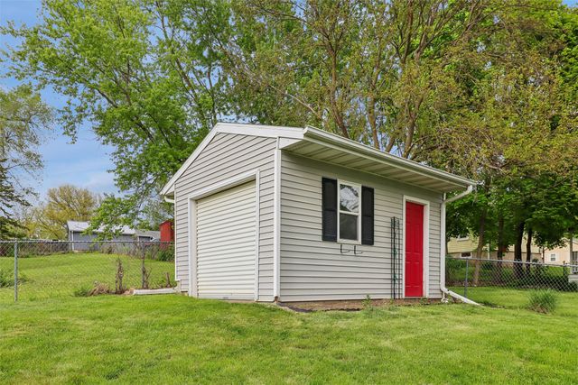 216 W 13th Street S, Newton, IA 50208