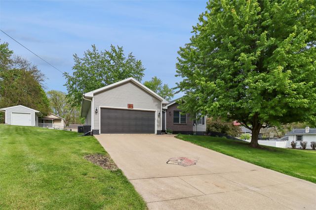 216 W 13th Street S, Newton, IA 50208