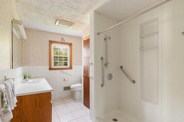 19 Butler Ave, Wakefield, MA 01880