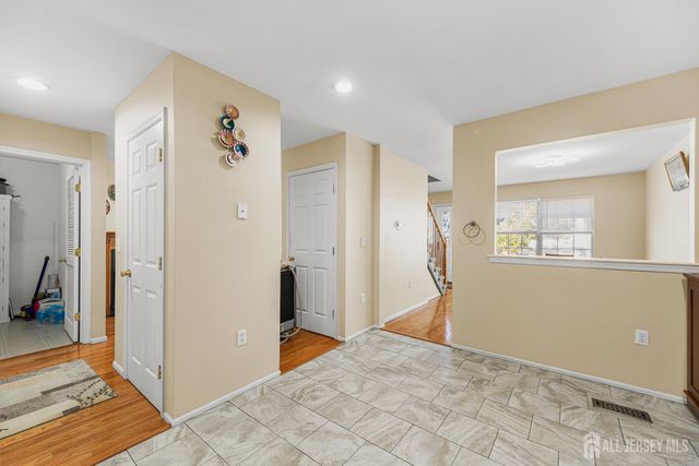 197 Barclay Court, Piscataway, NJ 08854